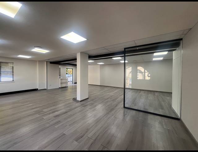 108M² OFFICE TO LET IN HYDE PARK